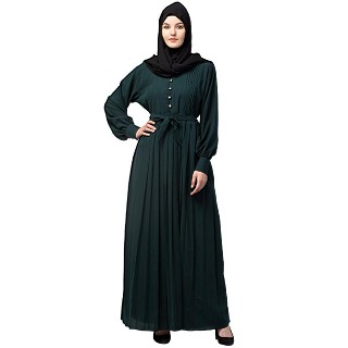 Pleated abaya with fashionable buttons - Bottle green